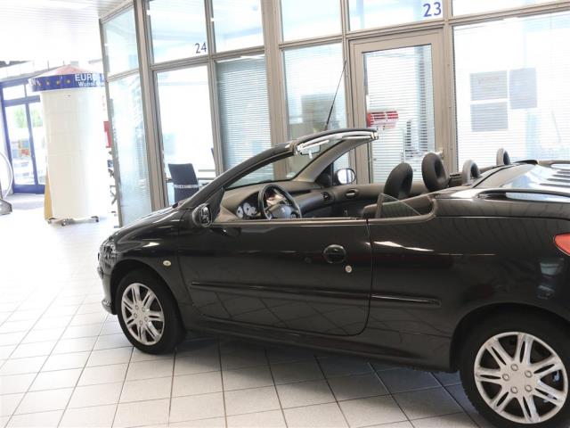 Peugeot 206 CC  für nur 2.650,- € bei Hoffmann Automobile in Wolfsburg kaufen und sofort mitnehmen - Bild 12